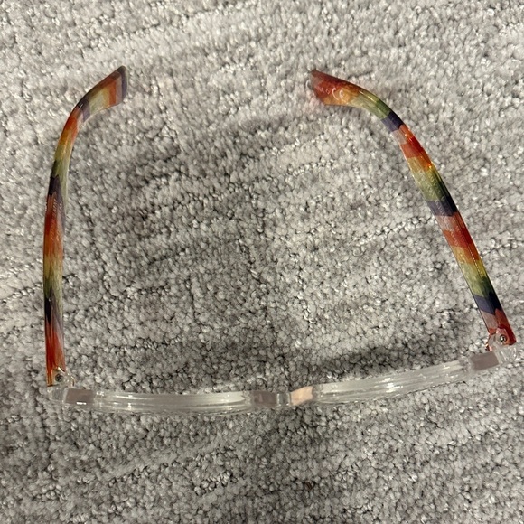 Besty Johnson Glass Frames - Picture 2 of 8